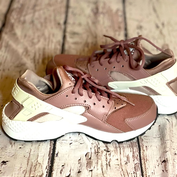 Women Nike Huarache Run 7.5 in Mauve - Picture 4 of 7